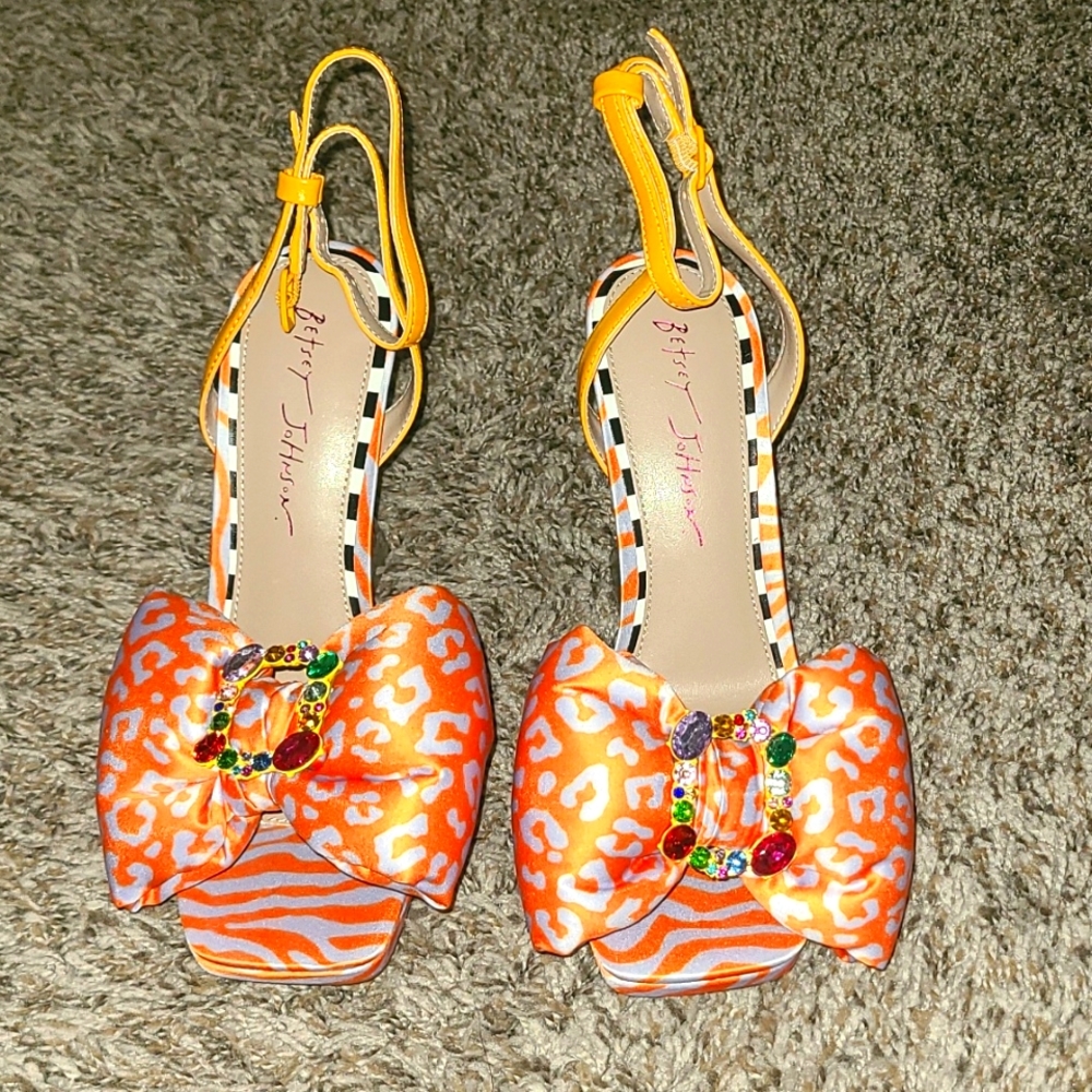 Brand New Betsy Johnson open toe heel with bow